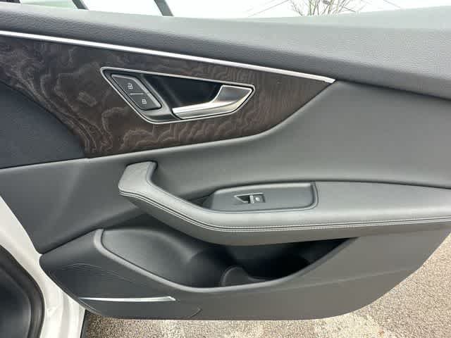 2023 Audi Q8 Premium Plus