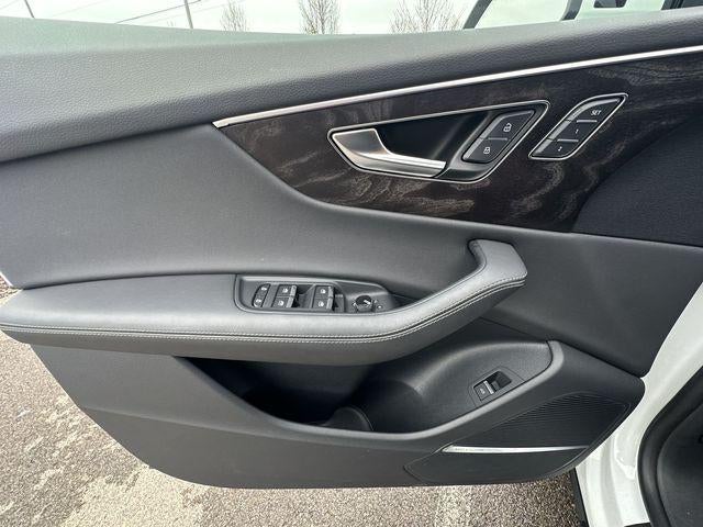 2023 Audi Q8 Premium Plus