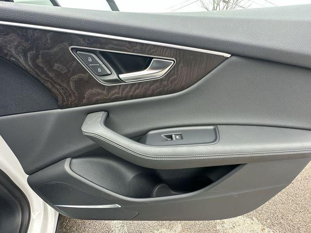 2023 Audi Q8 Premium Plus