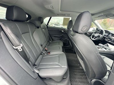 2023 Audi Q8 Premium Plus