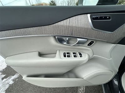 2024 Volvo XC90 Plus Bright Theme