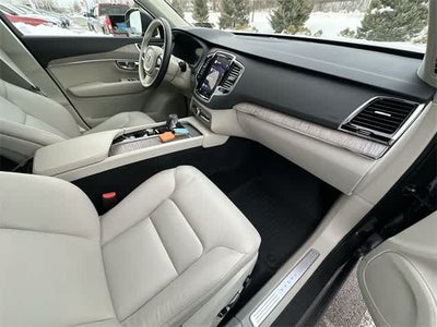 2024 Volvo XC90 Plus Bright Theme