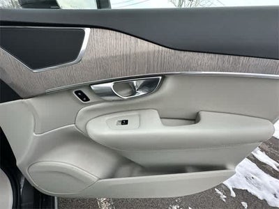 2024 Volvo XC90 Plus Bright Theme