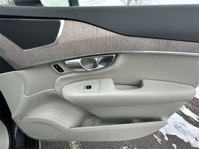 2024 Volvo XC90 Plus Bright Theme