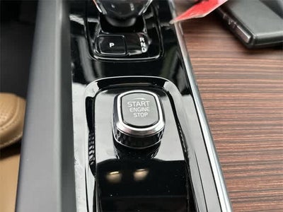 2023 Volvo XC60 Recharge Plug-In Hybrid Ultimate Bright Theme