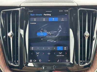 2023 Volvo XC60 Recharge Plug-In Hybrid Ultimate Bright Theme