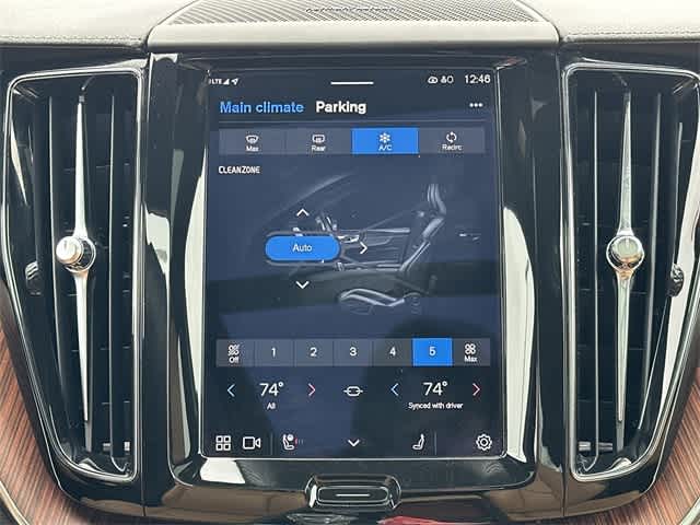 2023 Volvo XC60 Recharge Plug-In Hybrid Ultimate Bright Theme