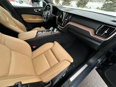 2023 Volvo XC60 Recharge Plug-In Hybrid Ultimate Bright Theme