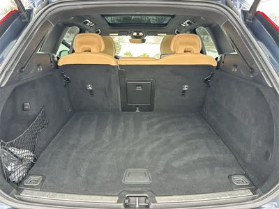 2023 Volvo XC60 Recharge Plug-In Hybrid Ultimate Bright Theme