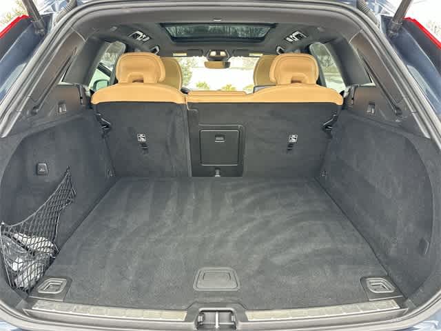 2023 Volvo XC60 Recharge Plug-In Hybrid Ultimate Bright Theme