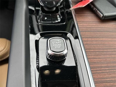 2023 Volvo XC60 Recharge Plug-In Hybrid Ultimate Bright Theme