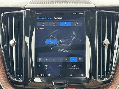2023 Volvo XC60 Recharge Plug-In Hybrid Ultimate Bright Theme
