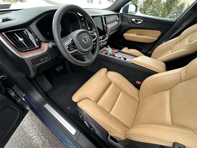 2023 Volvo XC60 Recharge Plug-In Hybrid Ultimate Bright Theme