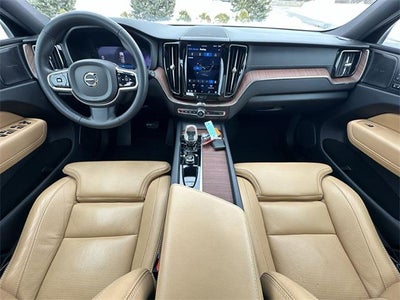 2023 Volvo XC60 Recharge Plug-In Hybrid Ultimate Bright Theme
