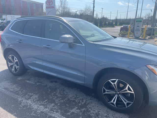 2022 Volvo XC60 Momentum