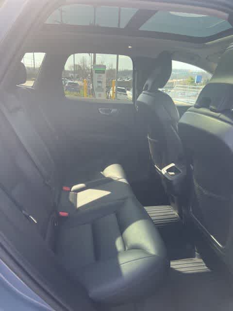 2022 Volvo XC60 Momentum