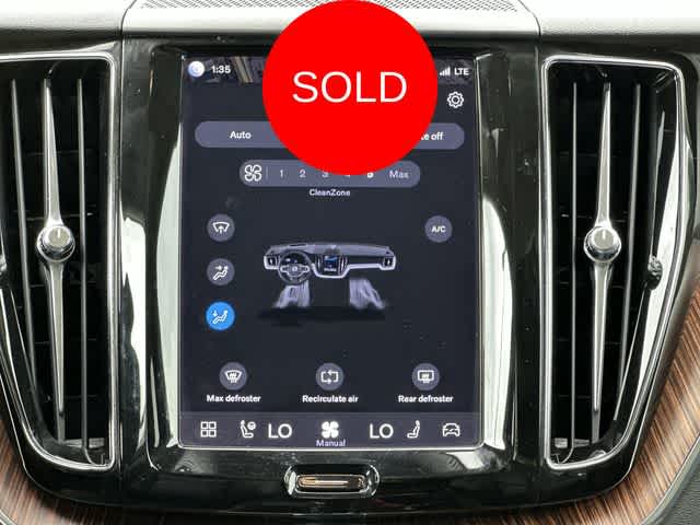2022 Volvo XC60 Momentum
