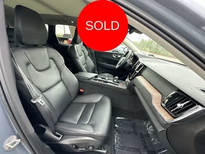 2022 Volvo XC60 Momentum