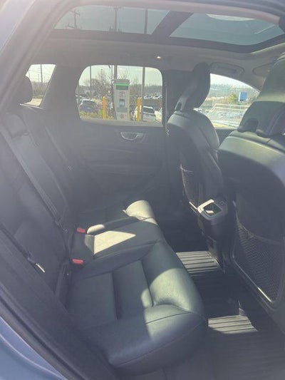 2022 Volvo XC60 Momentum