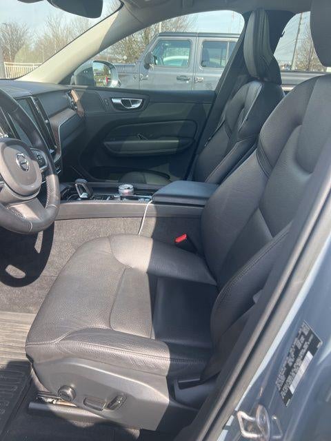 2022 Volvo XC60 Momentum