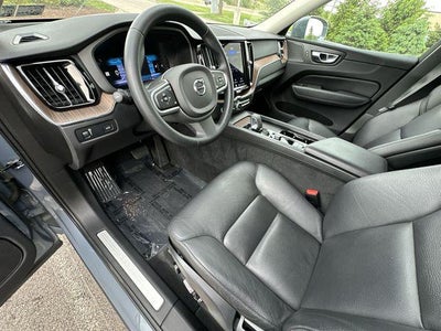 2022 Volvo XC60 Momentum