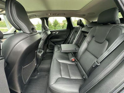 2022 Volvo XC60 Momentum