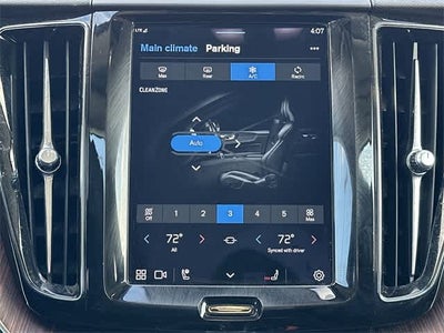 2023 Volvo XC60 Plus Bright Theme