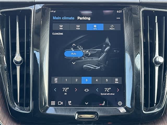 2023 Volvo XC60 Plus Bright Theme