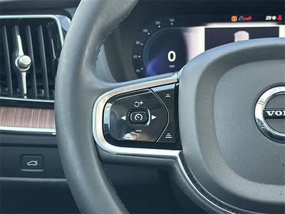 2023 Volvo XC60 Plus Bright Theme