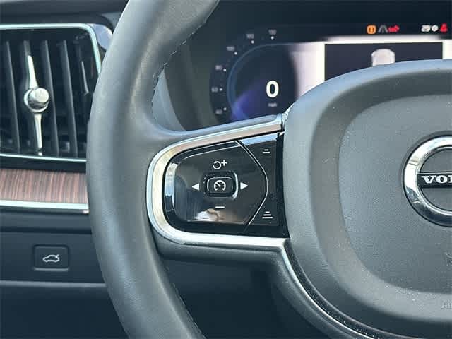 2023 Volvo XC60 Plus Bright Theme