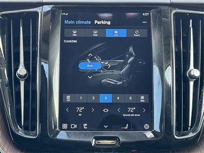 2023 Volvo XC60 Plus Bright Theme