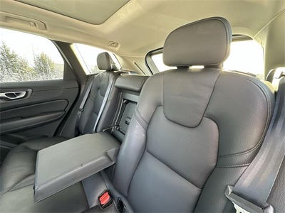 2023 Volvo XC60 Plus Bright Theme