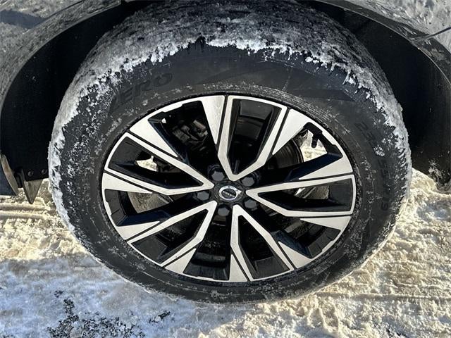 2023 Volvo XC60 Plus Bright Theme