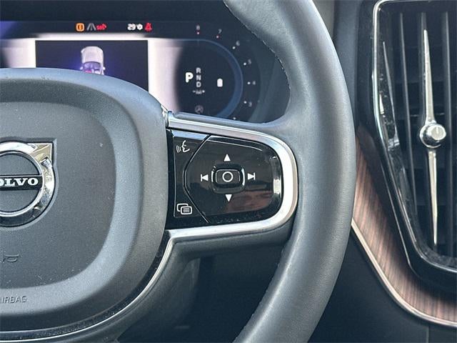 2023 Volvo XC60 Plus Bright Theme