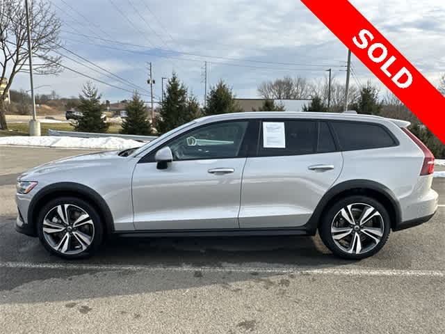 2025 Volvo V60 Cross Country Plus