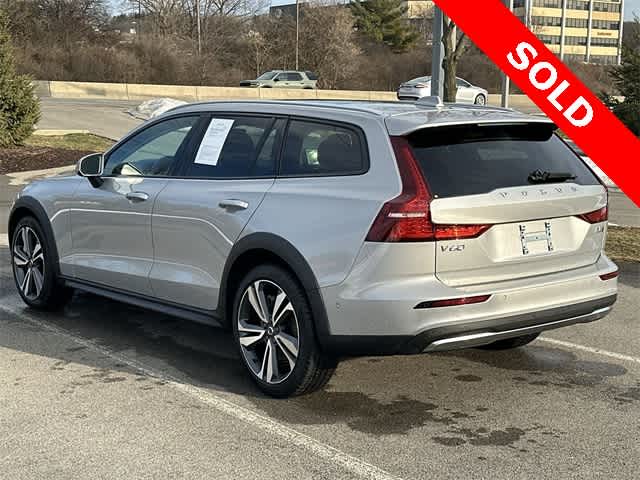 2025 Volvo V60 Cross Country Plus