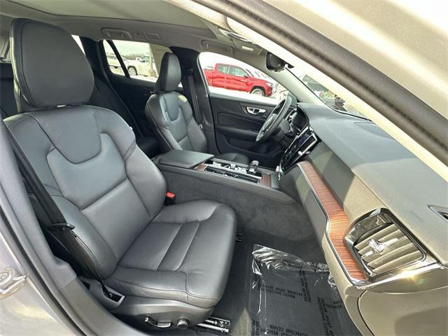 2025 Volvo V60 Cross Country Plus