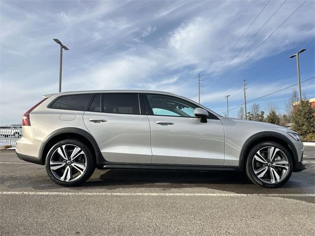 2025 Volvo V60 Cross Country Plus