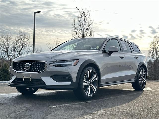 2025 Volvo V60 Cross Country Plus