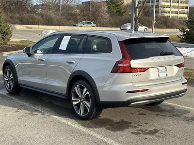 2025 Volvo V60 Cross Country Plus