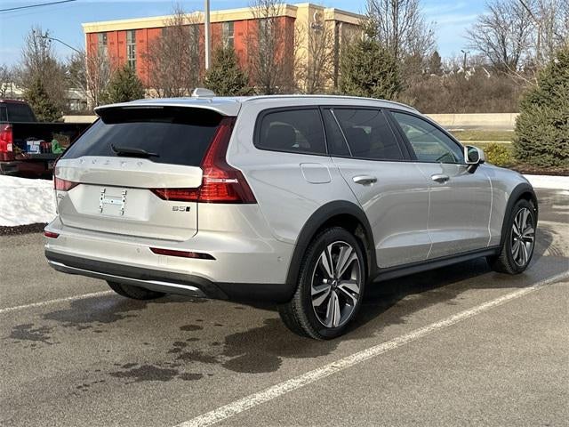 2025 Volvo V60 Cross Country Plus