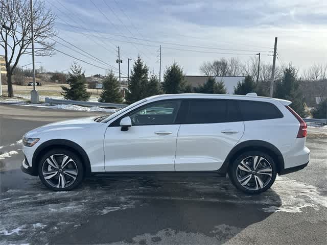 2025 Volvo V60 Cross Country Plus