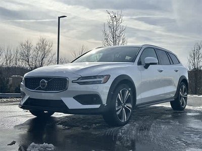 2025 Volvo V60 Cross Country Plus