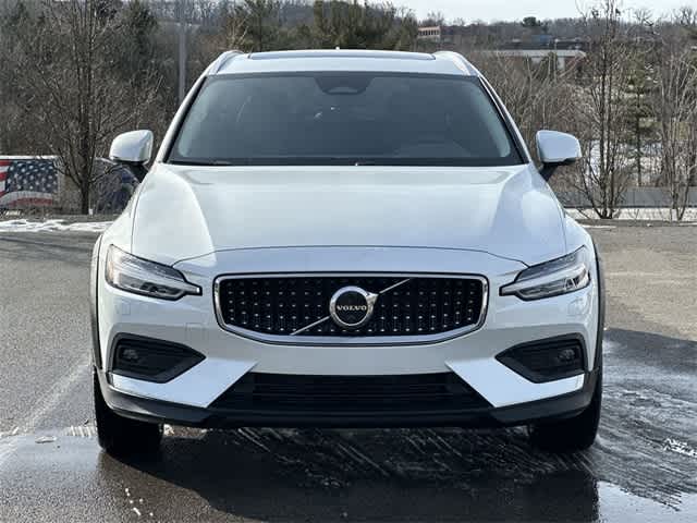 2025 Volvo V60 Cross Country Plus