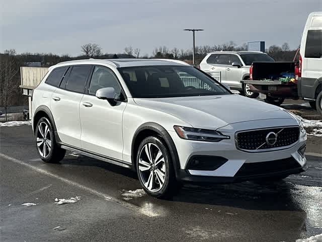 2025 Volvo V60 Cross Country Plus