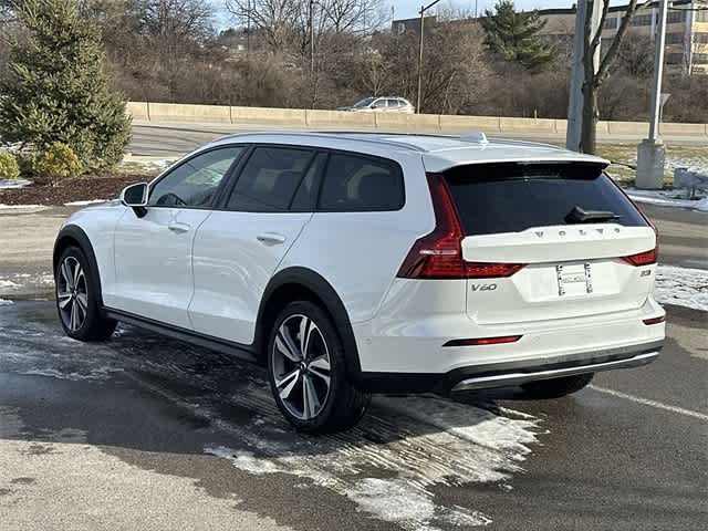 2025 Volvo V60 Cross Country Plus