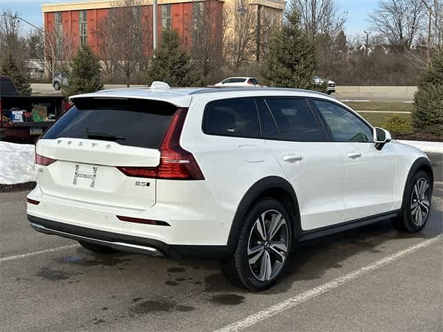 2025 Volvo V60 Cross Country Plus
