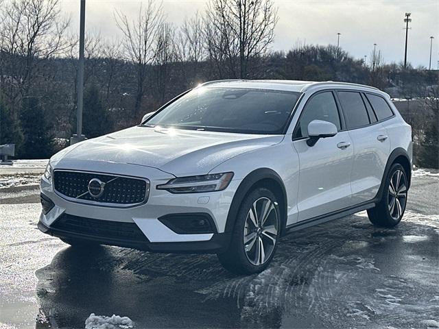 2025 Volvo V60 Cross Country Plus