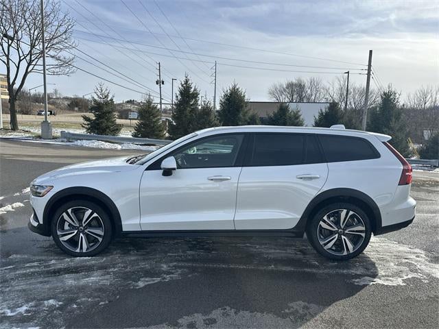2025 Volvo V60 Cross Country Plus