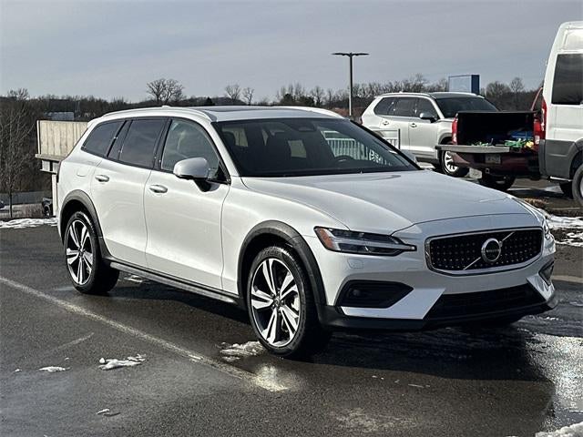 2025 Volvo V60 Cross Country Plus